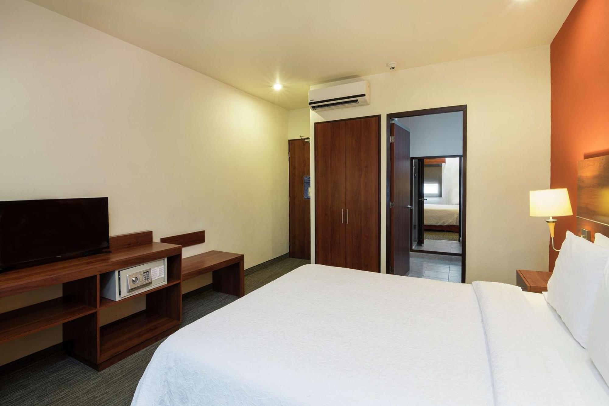 Hampton By Hilton San Juan Del Rio Hotel Luaran gambar